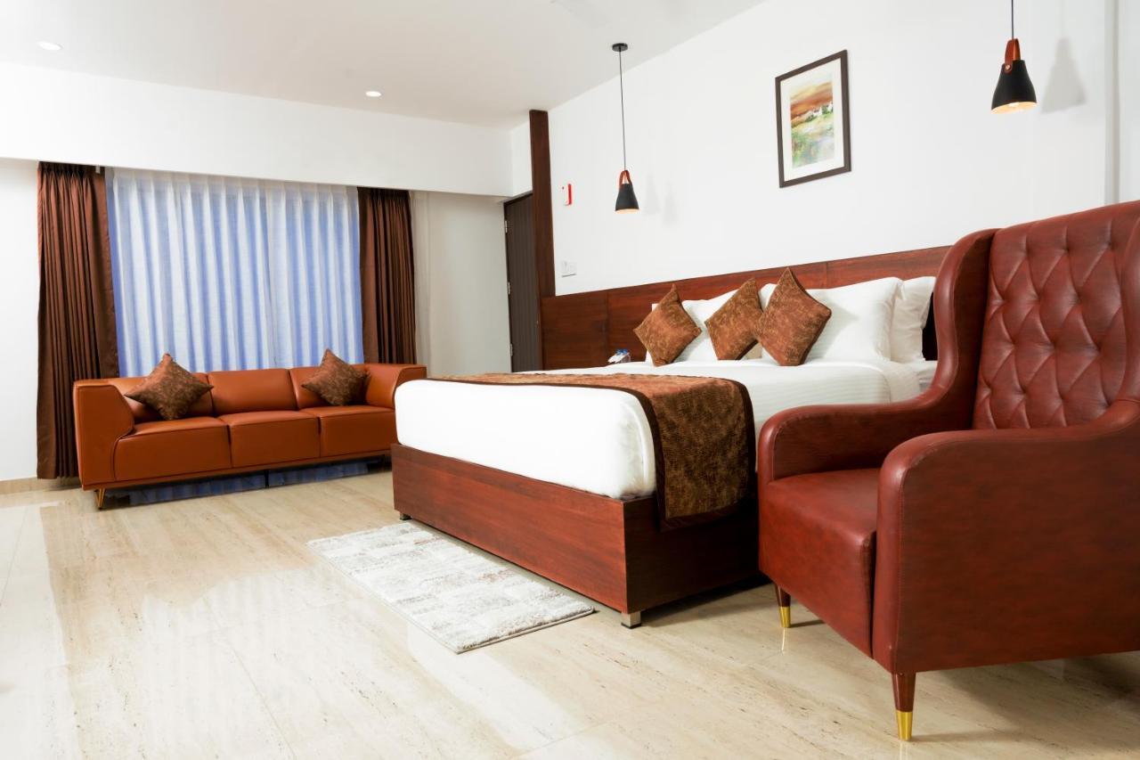The Runway Hotel Kochi Exterior photo